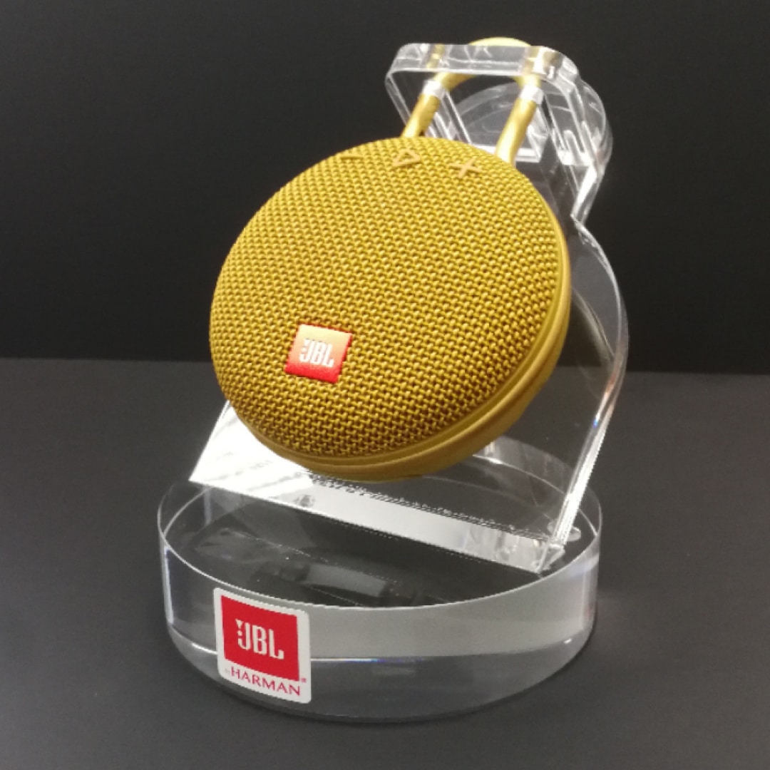 JBL Displaydesign aus Acrylglas gelber runder Lautsprecher auf Acrylplattform